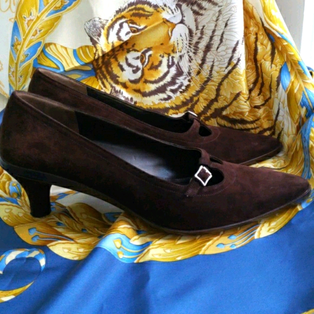 🔥2X HP🔥 VTG Ferragamo suede heels, 7 1/2 B - Picture 3 of 8